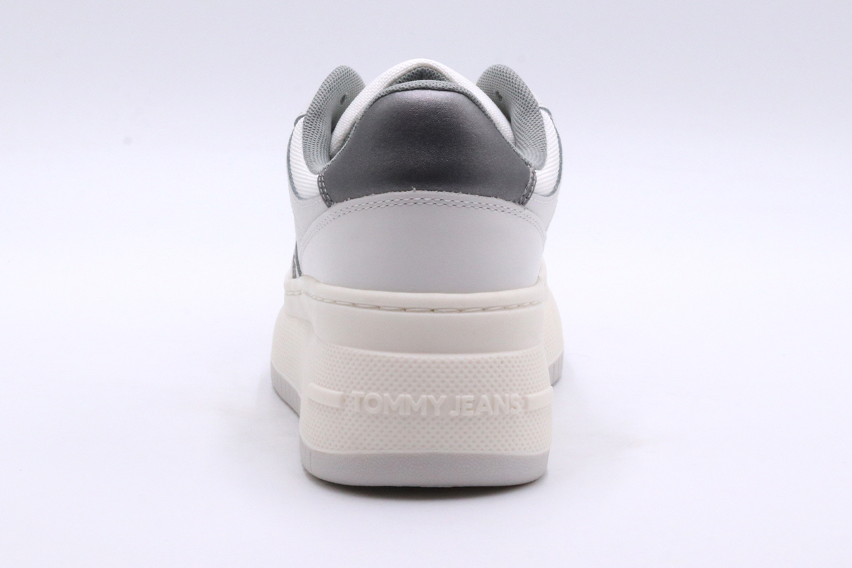 【 Jeans】Retro Basket Flatform Velcro スニーカー Tommy Jeans retro basket flatform sneakers in lilac | ASOS